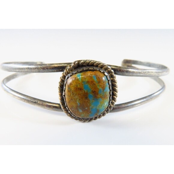 Turquoise Solitaire Cuff Bracelet Vintage Unsigned Navajo Style Sterling Silver - Picture 2 of 11